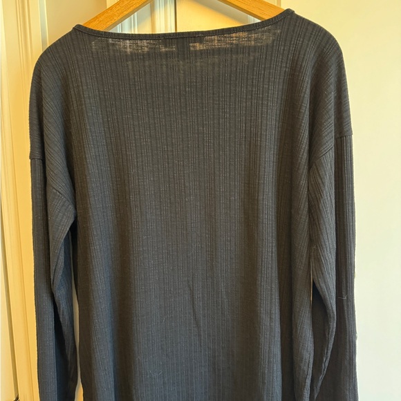 Cable and Gauge Top with button accents - Picture 5 of 6